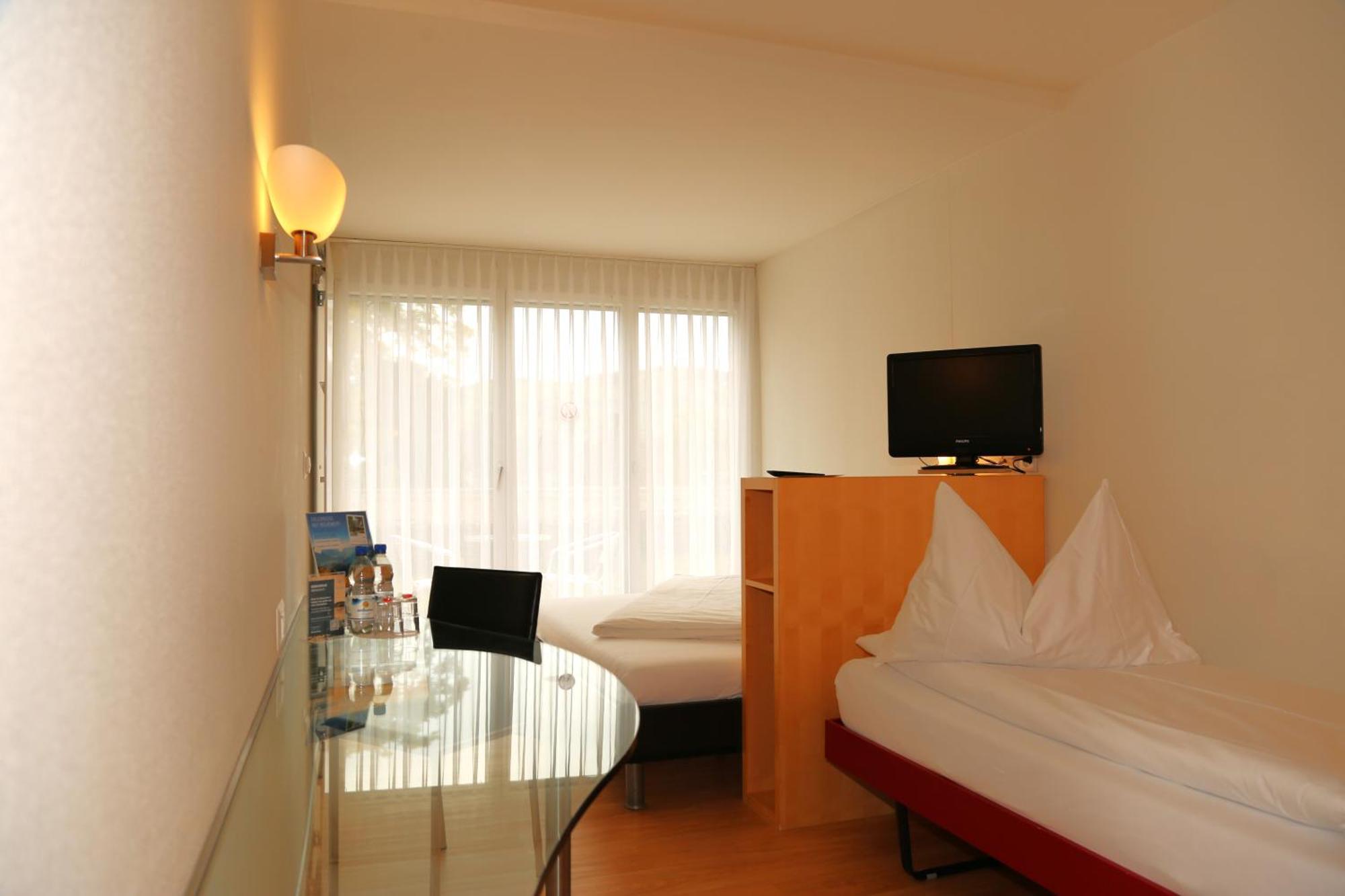 Hotel Seaside Spiez Esterno foto
