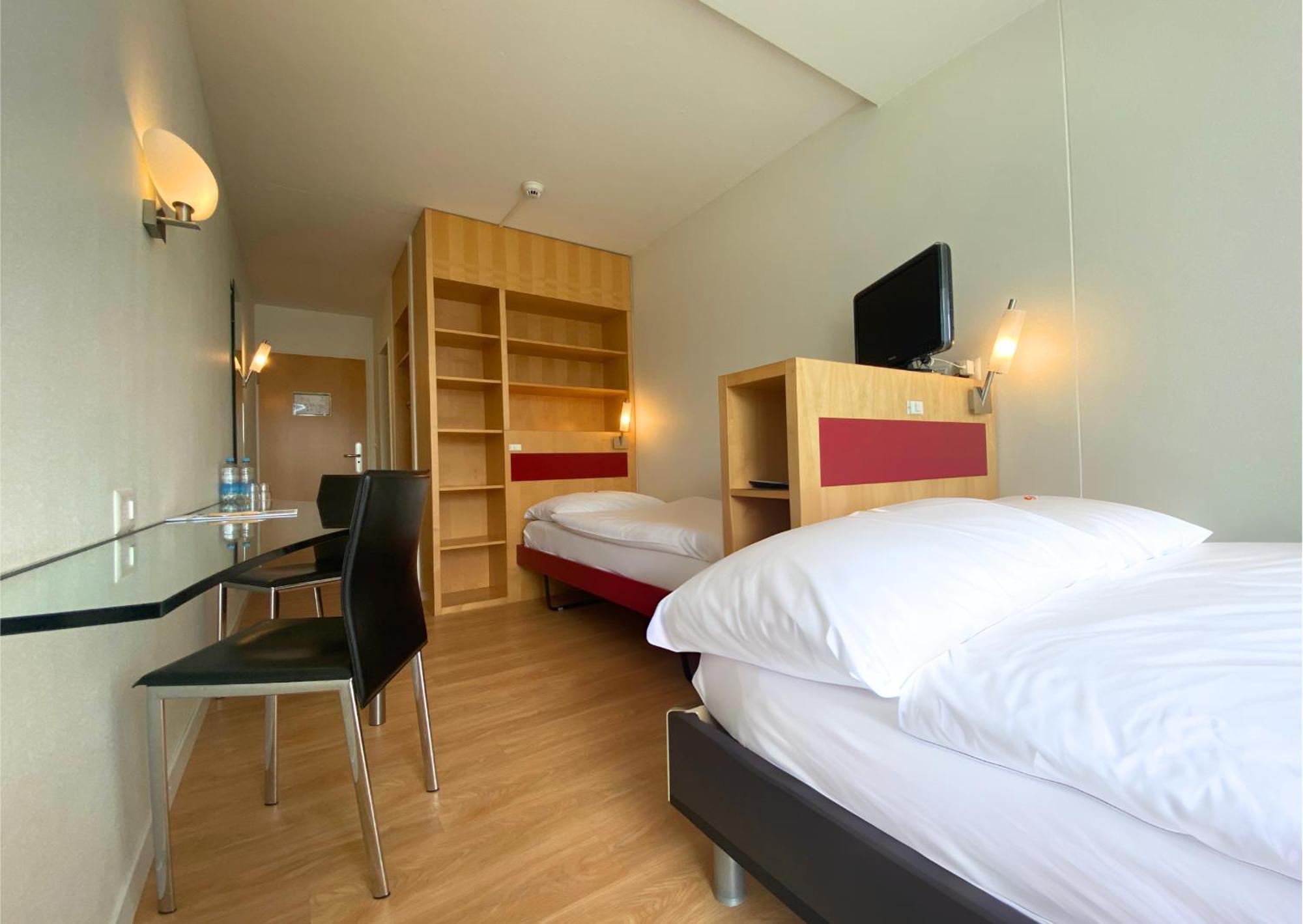 Hotel Seaside Spiez Esterno foto